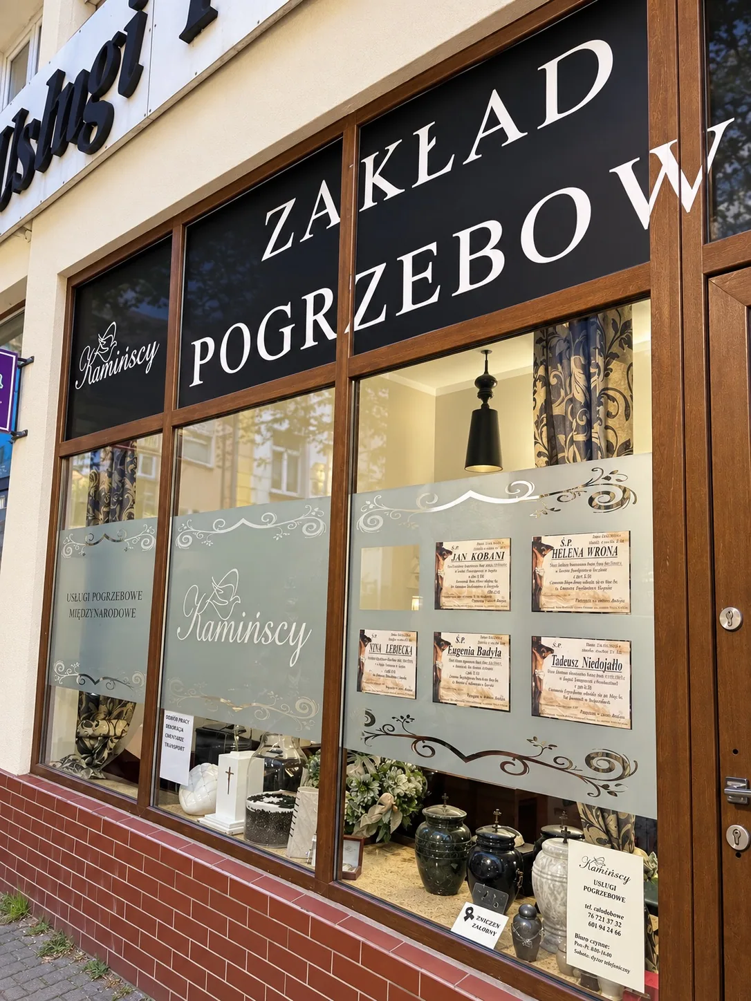 Wejście do biura przy Chojnowskiej 7